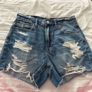 American Eagle 90s boyfriend short